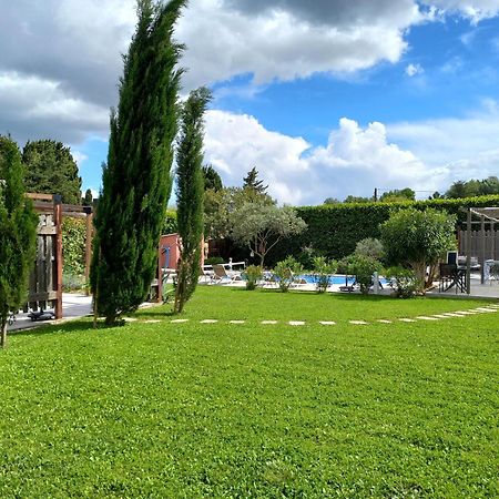 Hotel Le Mazet De L'Amathye Aramon Esterno foto