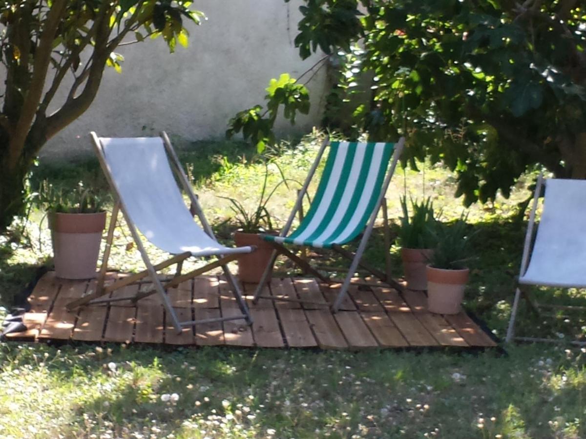 Hotel Le Mazet De L'Amathye Aramon Esterno foto