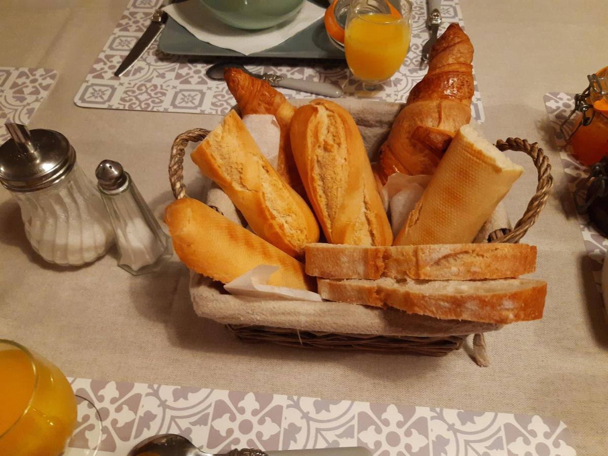 Hotel Le Mazet De L'Amathye Aramon Esterno foto