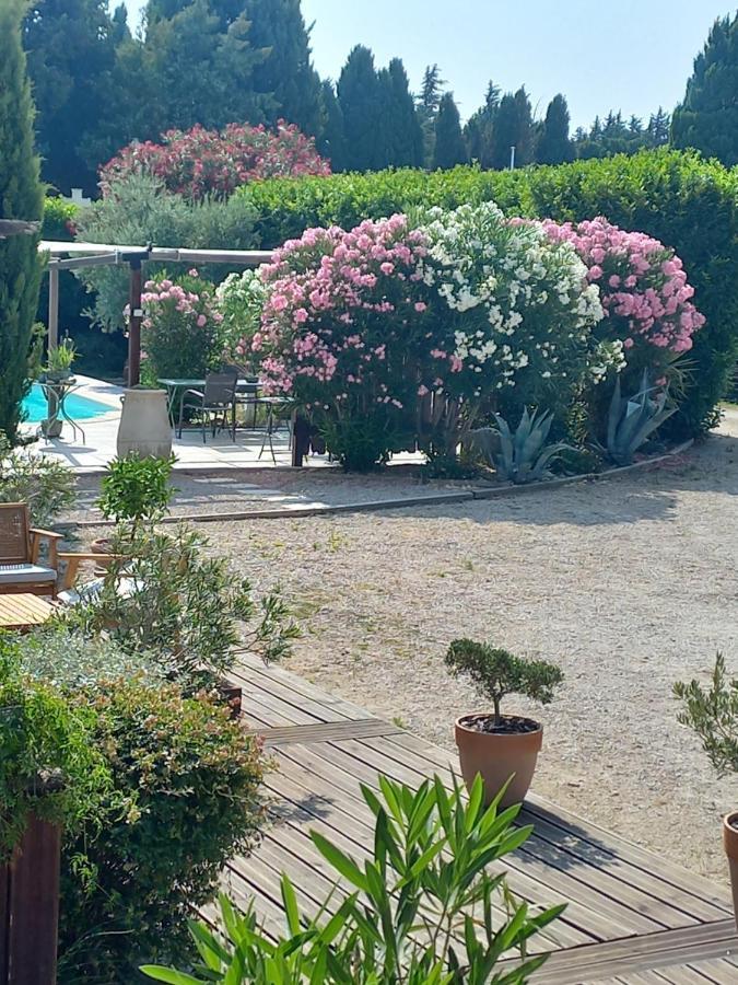 Hotel Le Mazet De L'Amathye Aramon Esterno foto
